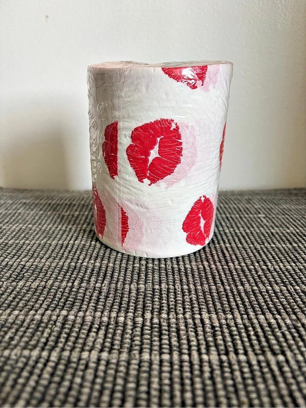 Funny Red Lips Lipstick Mark Novelty Toilet Paper Roll • Romantic Joke Gift